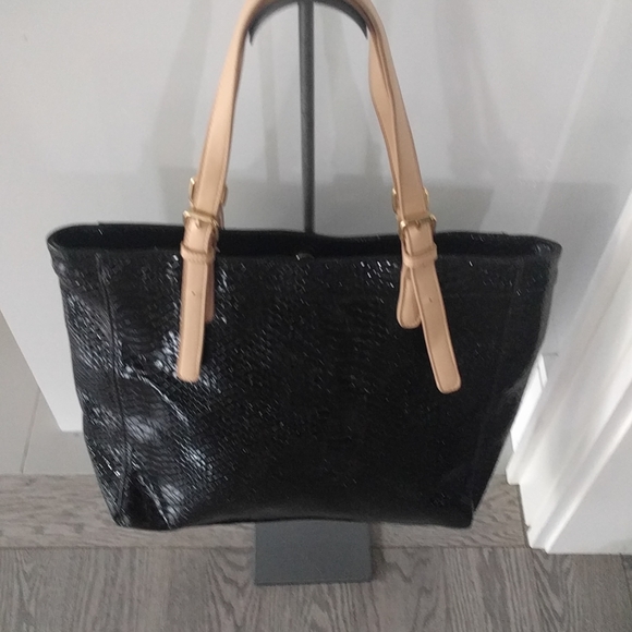 Beautiful Faux leather tote bag 🍀🌸🌸 - Picture 8 of 8